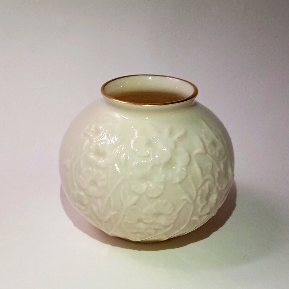 Lenox “WILDFLOWER” Round Vase 24K Gold Rim Ivory Bone China Bud Vase